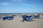 solche Sonnenliegen kosten 5,00€/Tag, der Windschutz noch einmal 4€ pro Tag (©Foto: Martin Schmitz)